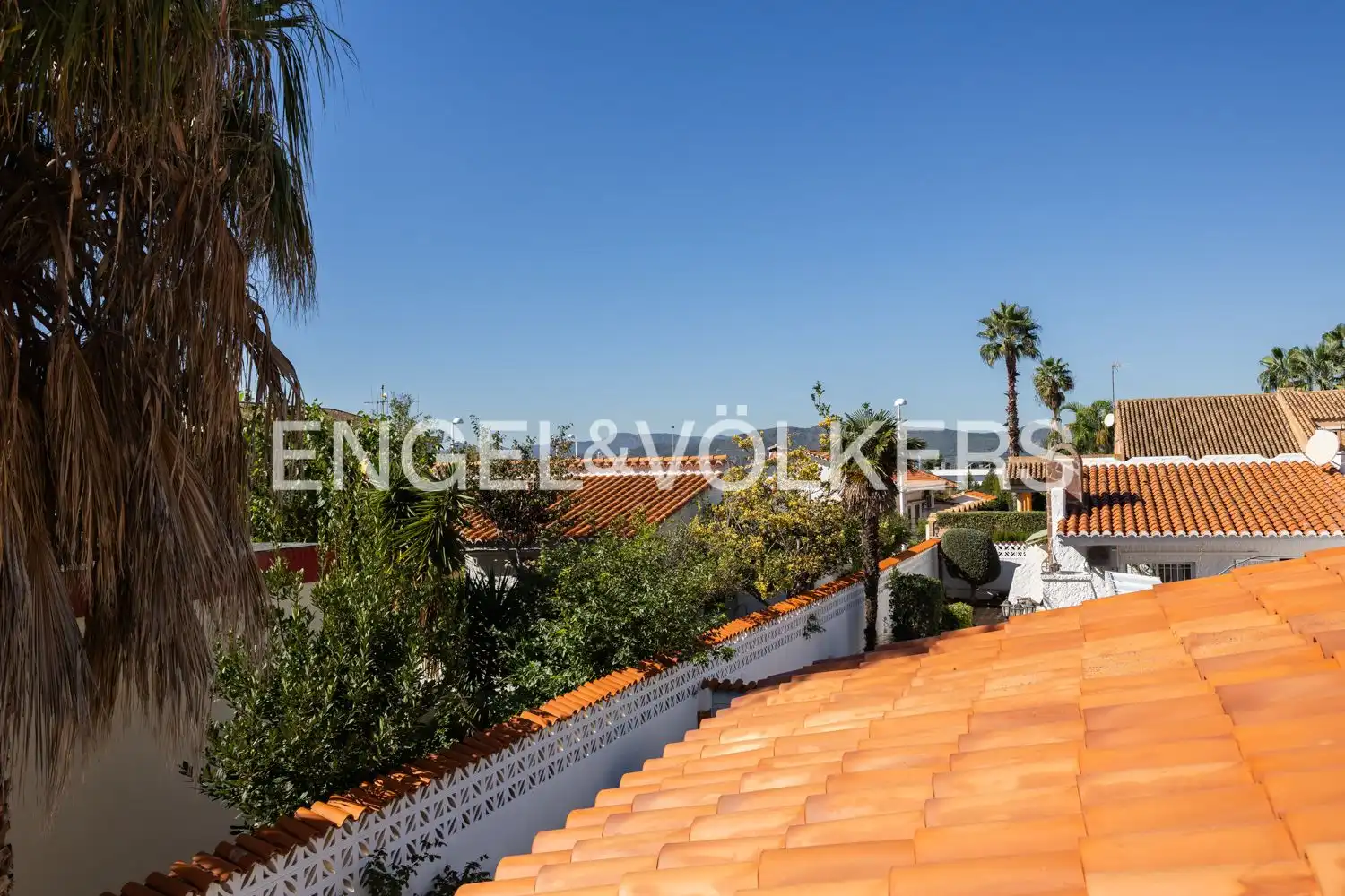 Vista exterior de Casa o xalet en venda en Sagunto / Sagunt amb Aire condicionat, Calefacció i Jardí privat