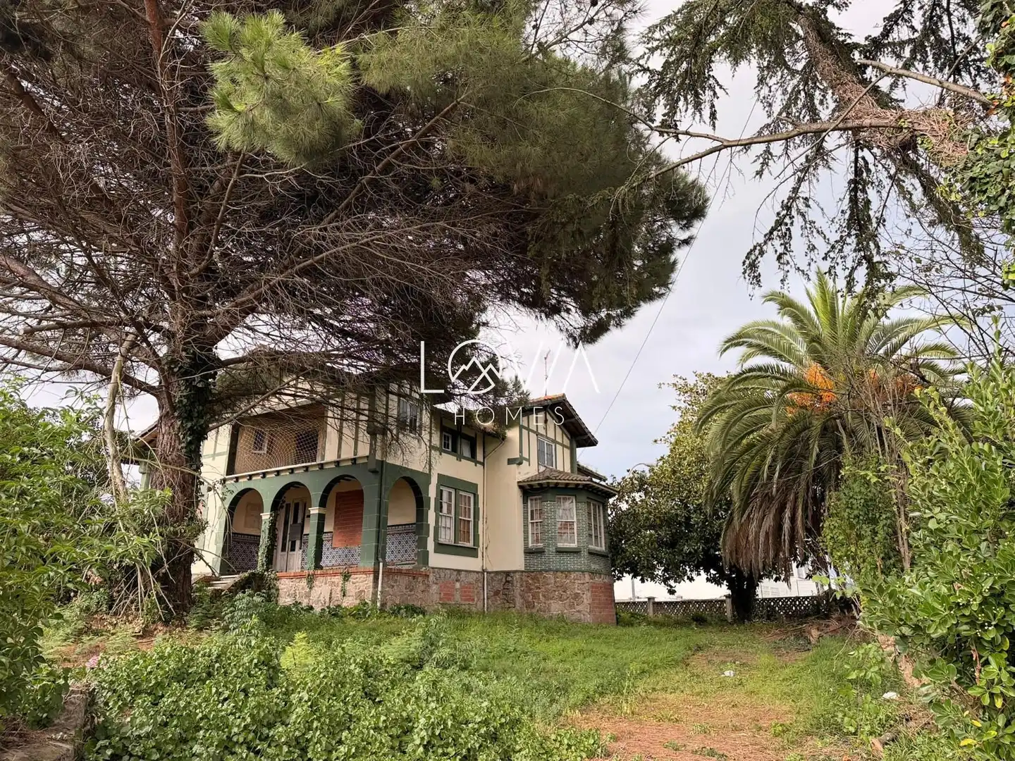 Vista exterior de Casa o xalet en venda en El Carbayedo - El Quirinal