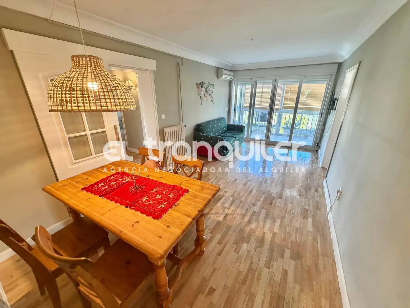 Sala de estar de Piso de alquiler en  Madrid Capital con Aire acondicionado, Terraza y Amueblado