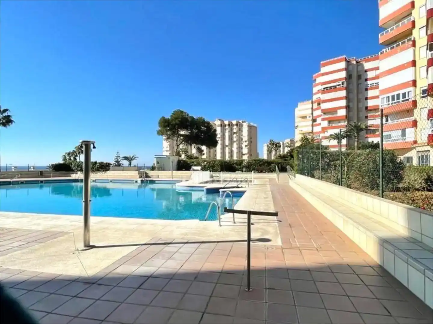 Schwimmbecken von Wohnungen zur Miete in Torrox mit Klimaanlage, Privatgarten und Schwimmbad