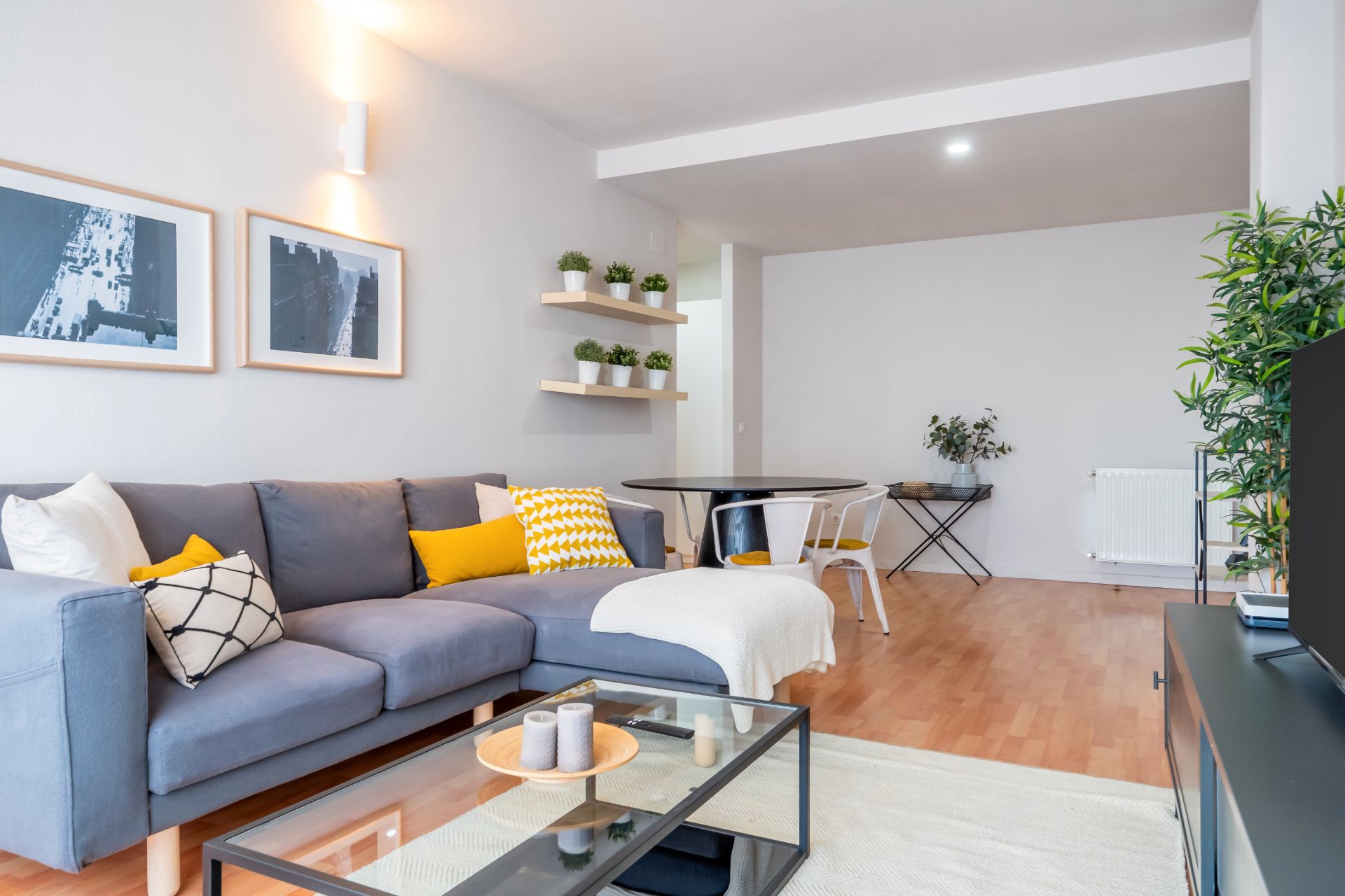 Living room of Flat for sale in  Madrid Capital  with Air Conditioner, Storage room and Community pool