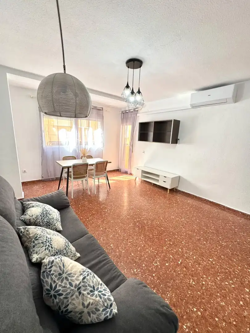 Piso con terraza en alquiler en Valencia - CL BARCO