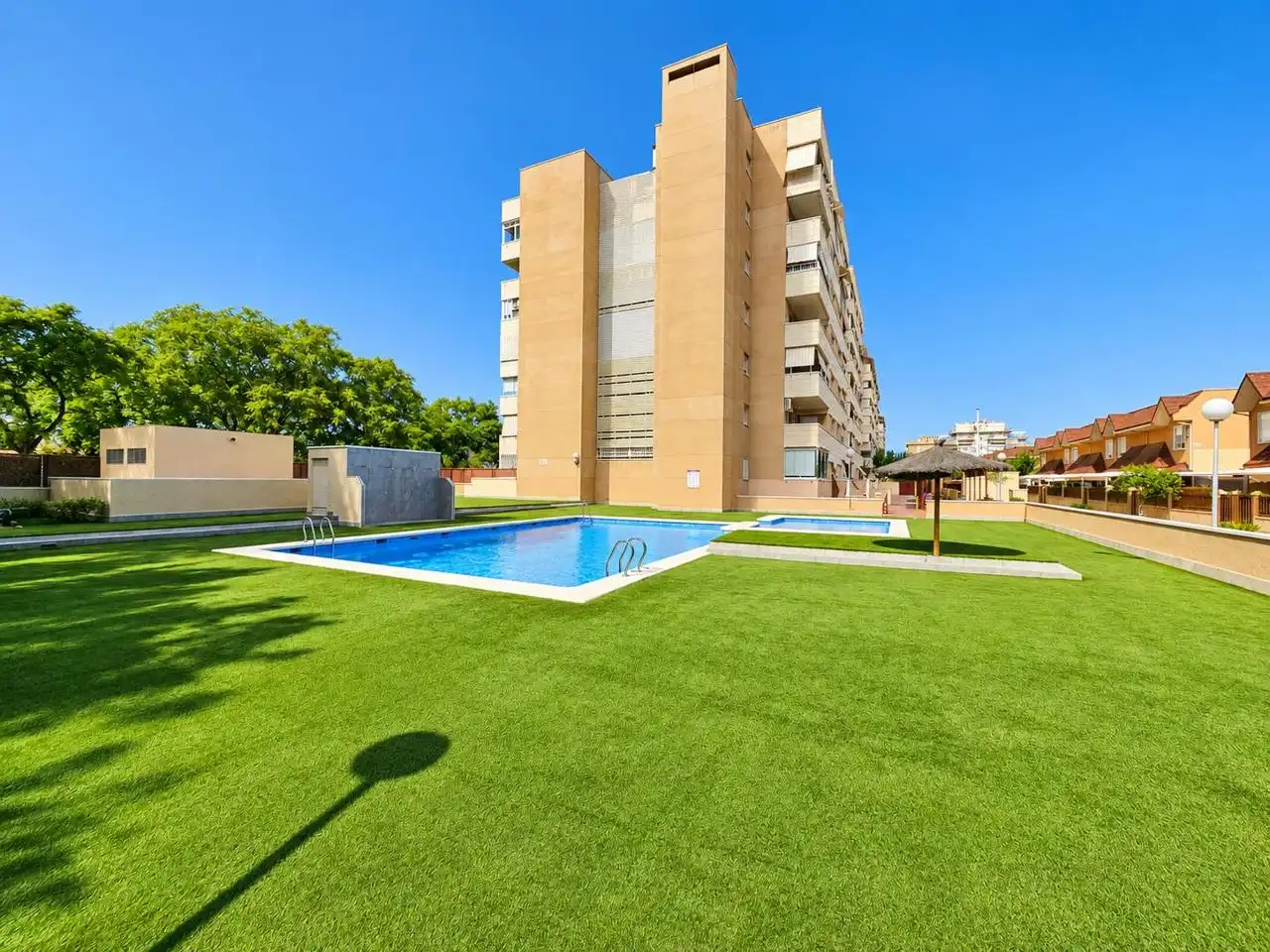 Piscina de Casa o chalet en venta en Elche / Elx con Trastero, Balcón y Piscina comunitaria
