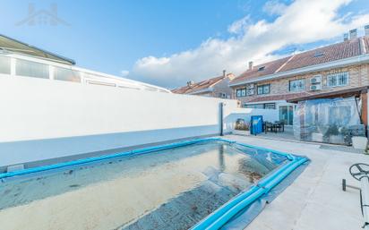 Swimming pool of House or chalet for sale in Arroyomolinos (Madrid)  with Air Conditioner, Private garden and Storage room