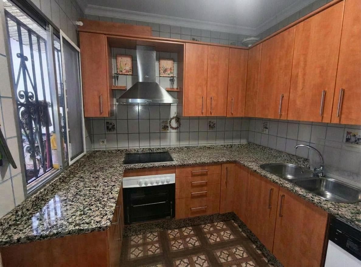 Cocina de Casa adosada en venta en Benacazón con Aire acondicionado y Amueblado