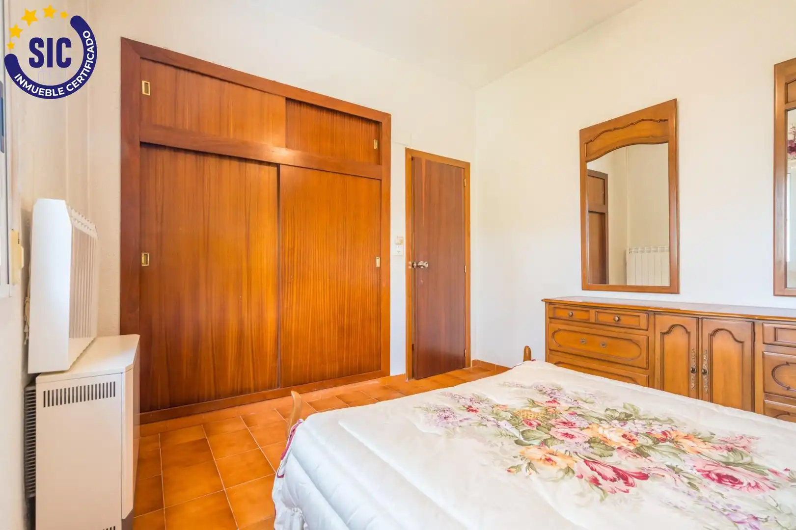 Habitación de Casa o chalet en venta en Serra con Aire acondicionado, Calefacción y Jardín privado