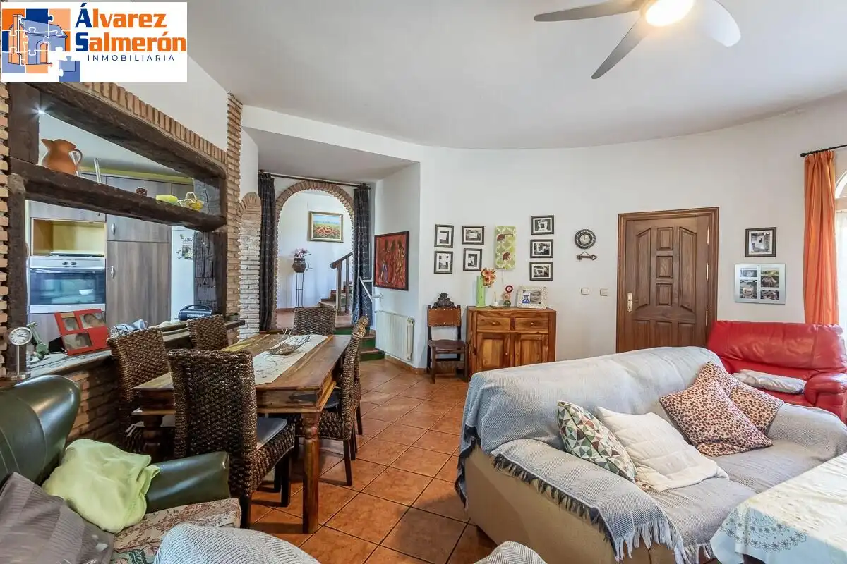 Detached house with pool for sale in Calle del Arache, imagen 9