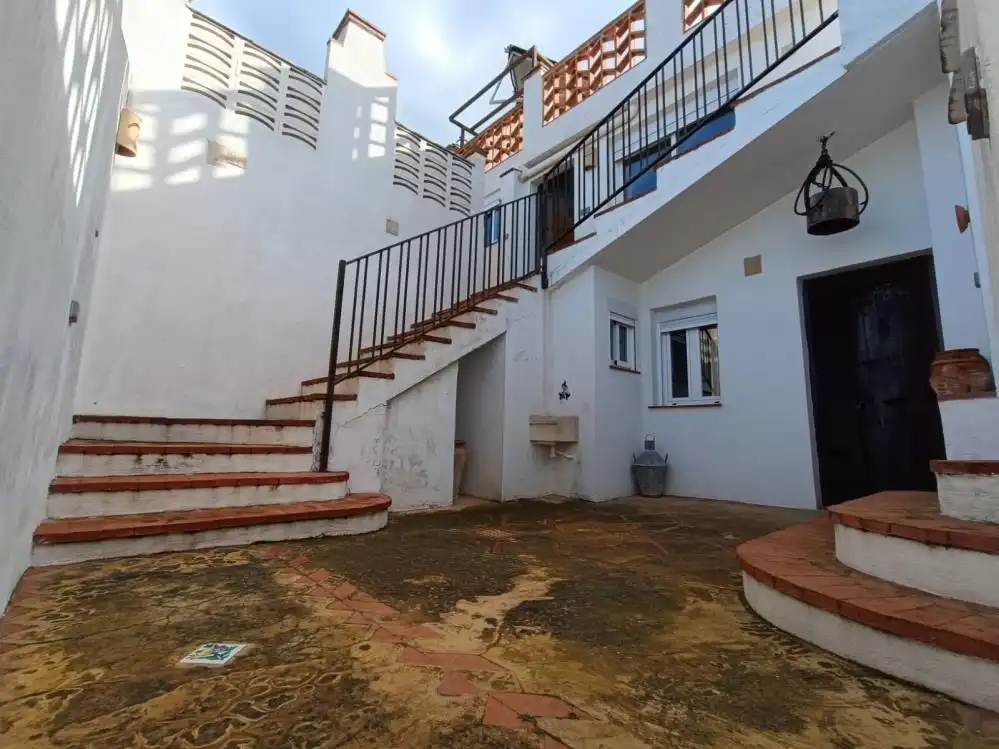 Vista exterior de Casa o xalet en venda en Chilluévar amb Aire condicionat, Terrassa i Moblat