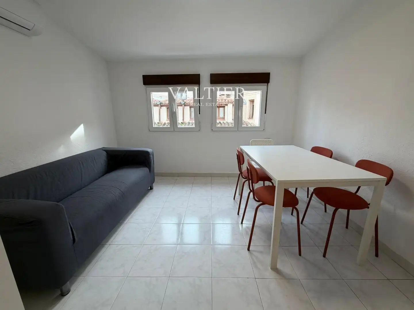 Dormitori de Pis de lloguer en  Madrid Capital amb Aire condicionat i Moblat