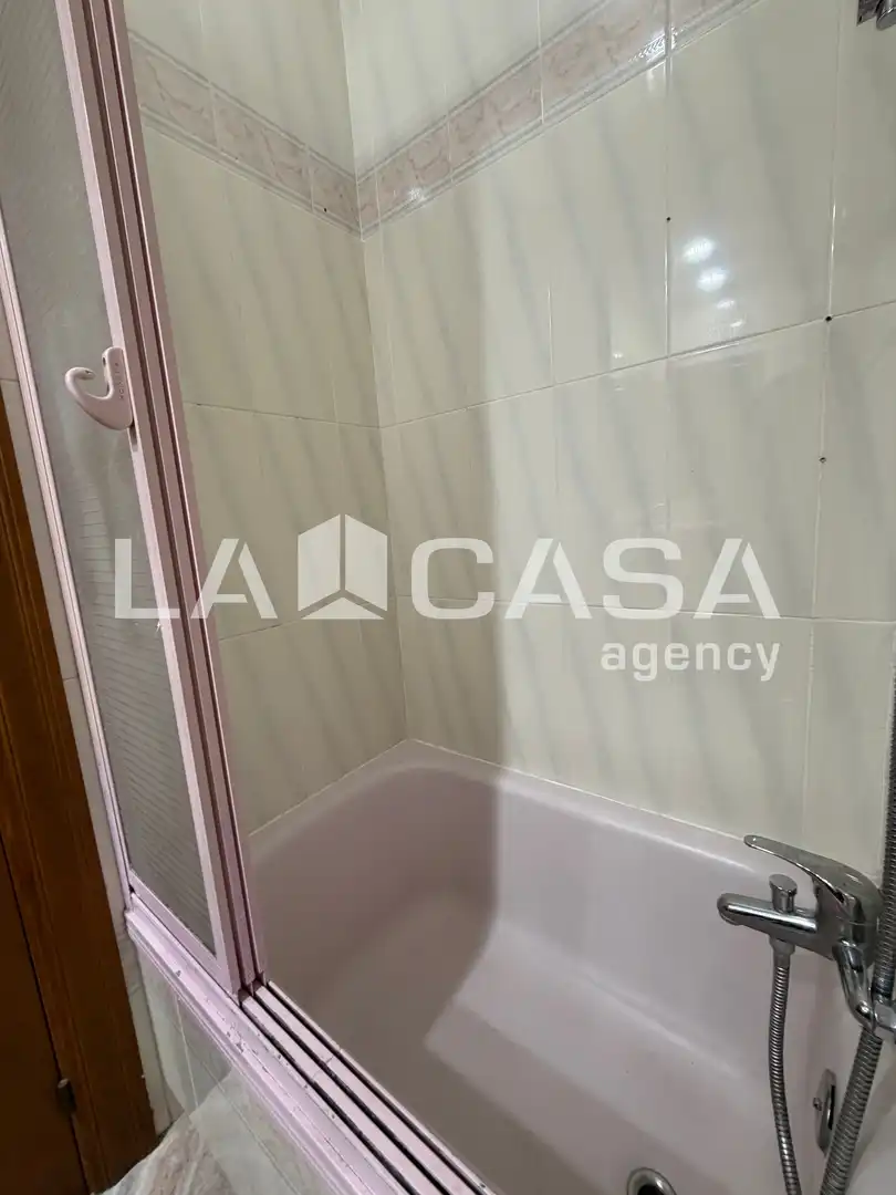 Bathroom of Flat for sale in Santa Coloma de Gramenet  with Balcony