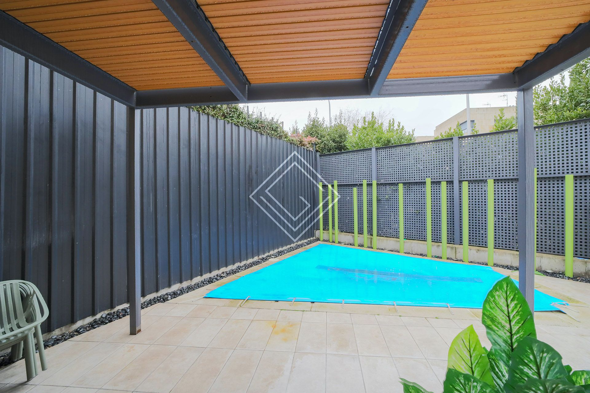 Piscina de Casa adosada en venta en  Madrid Capital con Aire acondicionado, Calefacción y Terraza