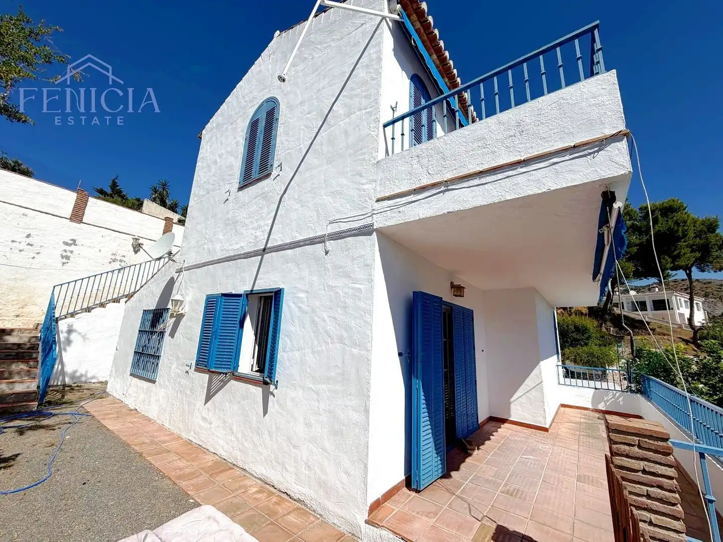 Vista exterior de Casa o xalet en venda en Almuñécar amb Jardí privat, Terrassa i Piscina