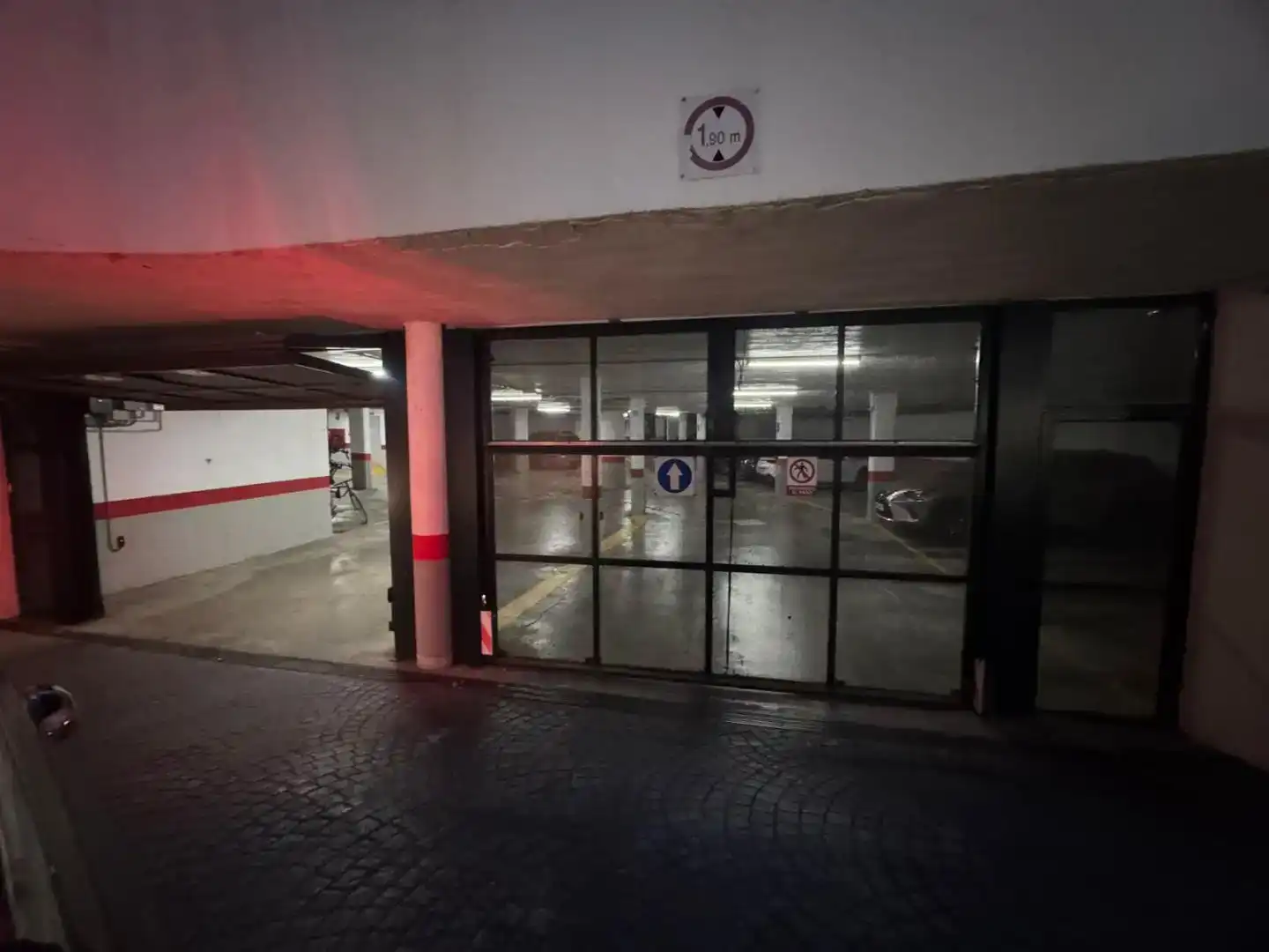 Parkplatz von Wohnungen zur Miete in Marbella mit Klimaanlage, Terrasse und Schwimmbad