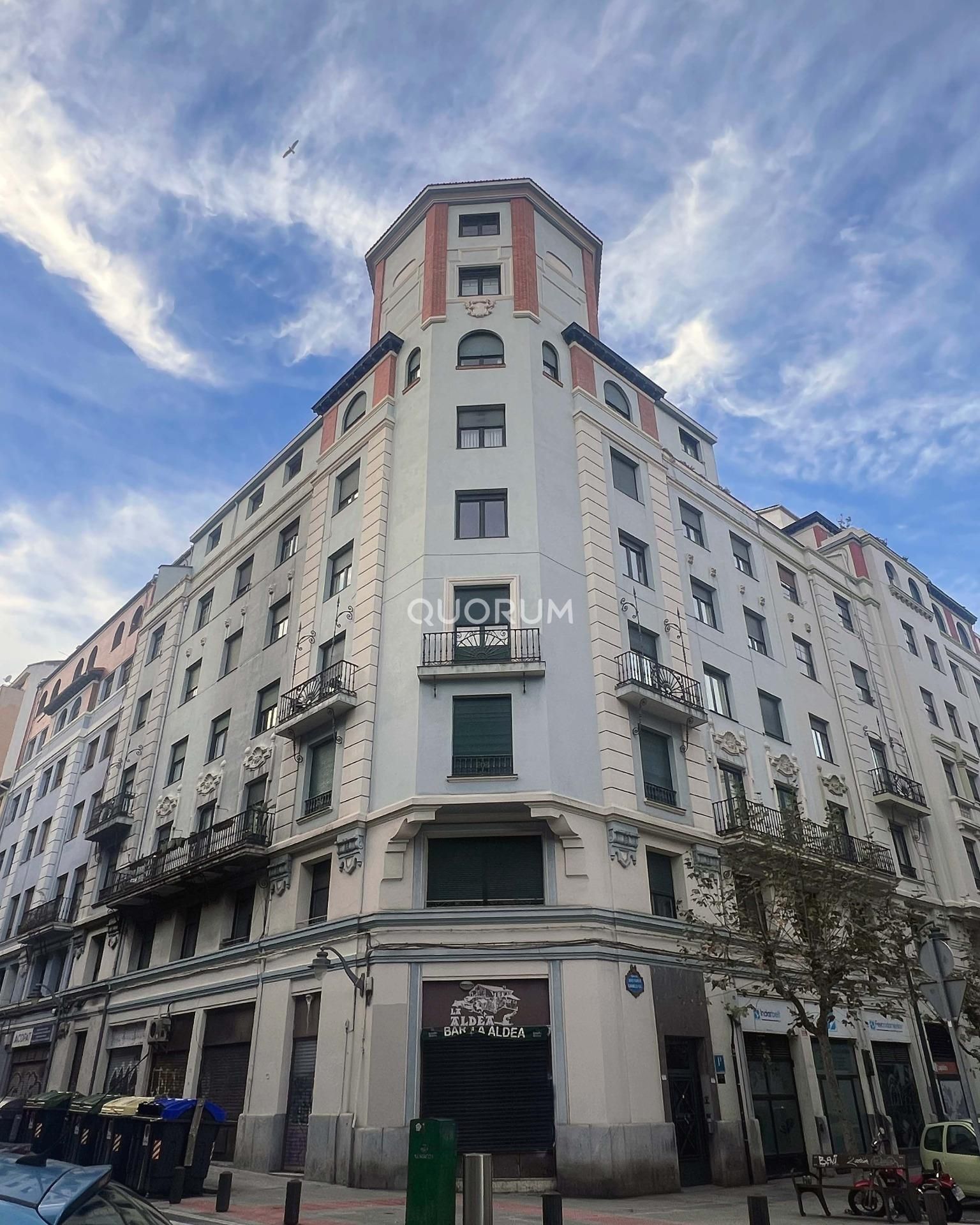 Vista exterior de Pis en venda en Bilbao  amb Calefacció i Moblat