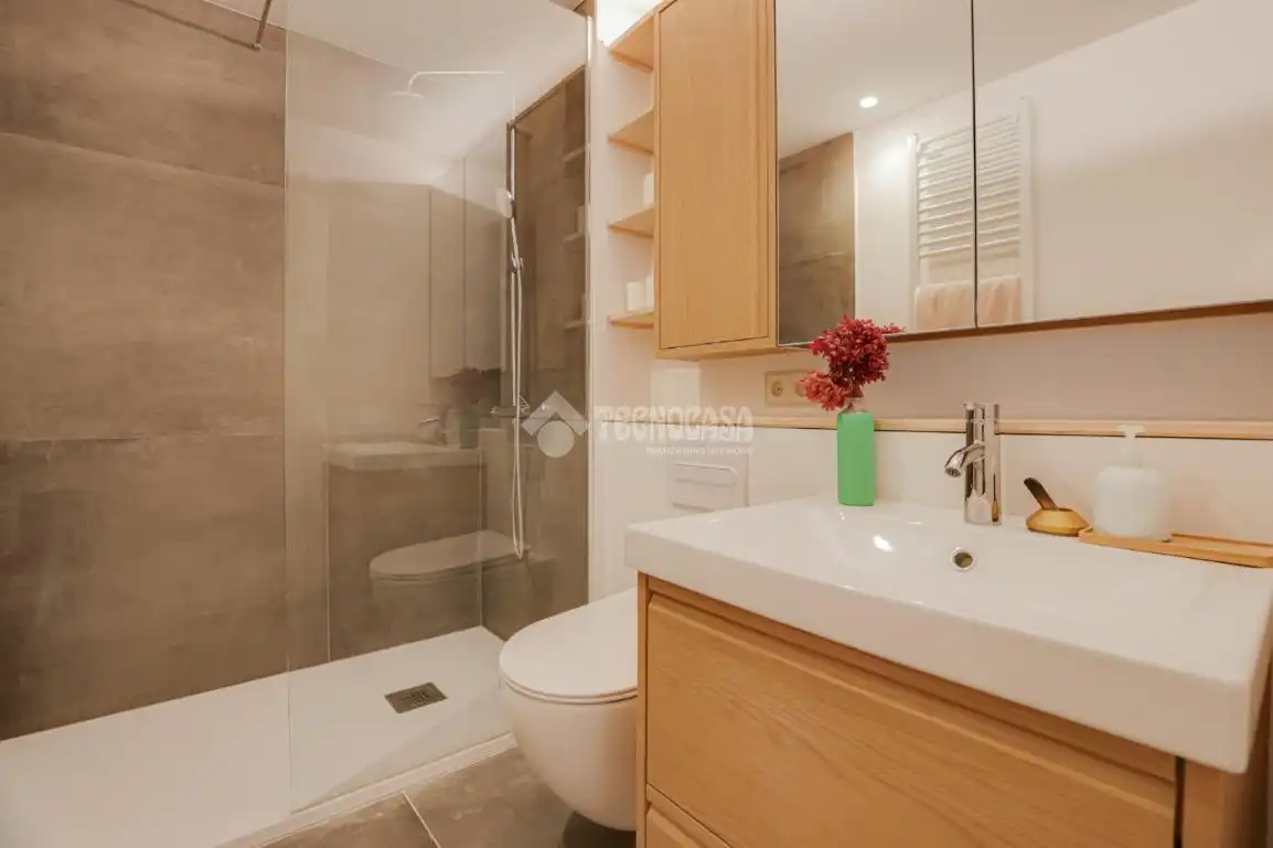 Badezimmer von Wohnung zum Verkauf in Barcelona mit Terrasse