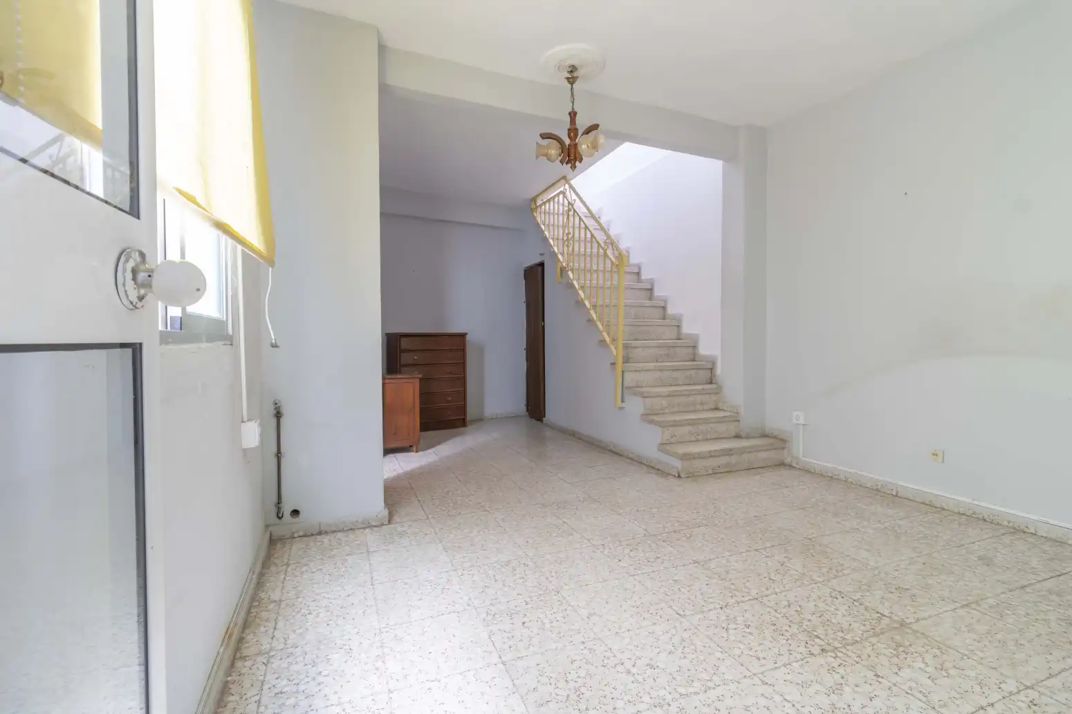 Einfamilien-Reihenhaus zum Verkauf in Sevilla mit Terrasse, Abstellraum und Balkon