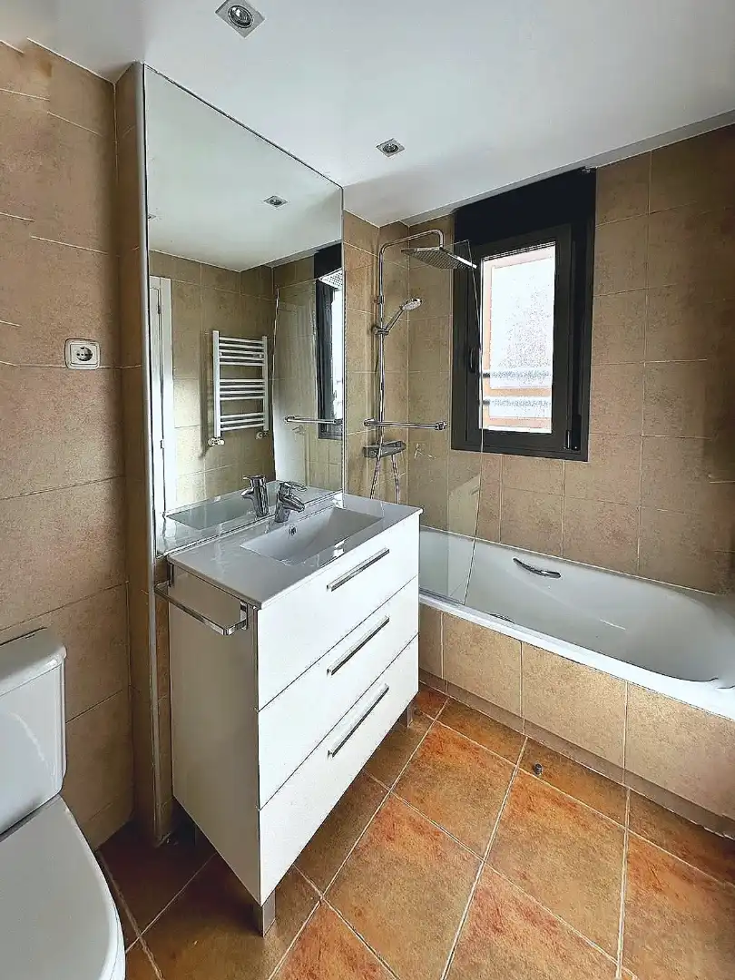 Bany de Pis de lloguer en Madrid amb Aire condicionat, Calefacció i Parquet