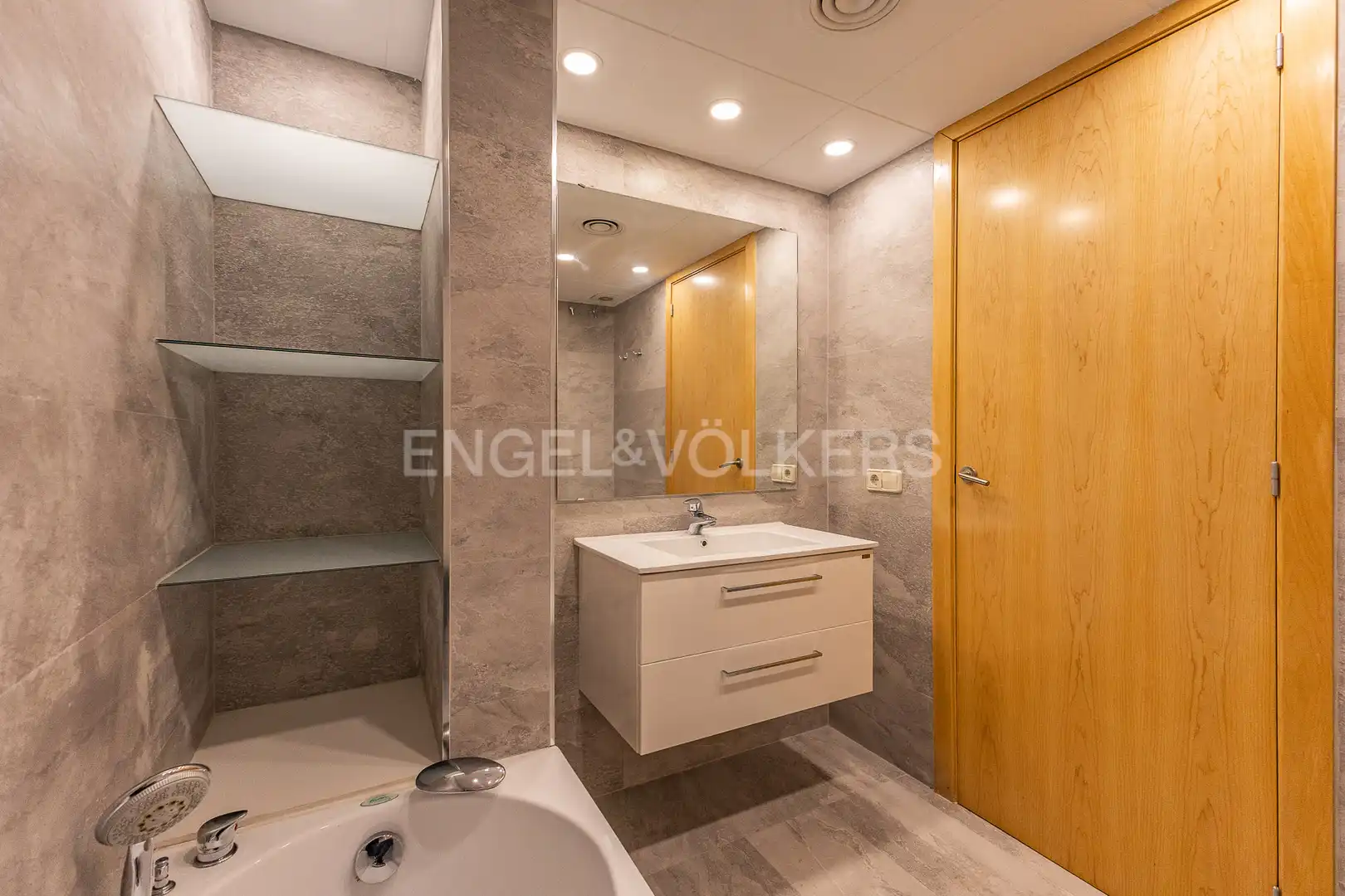 Bathroom of Duplexes for rent in Mataró  with Air Conditioner, Heating and Parquet flooring