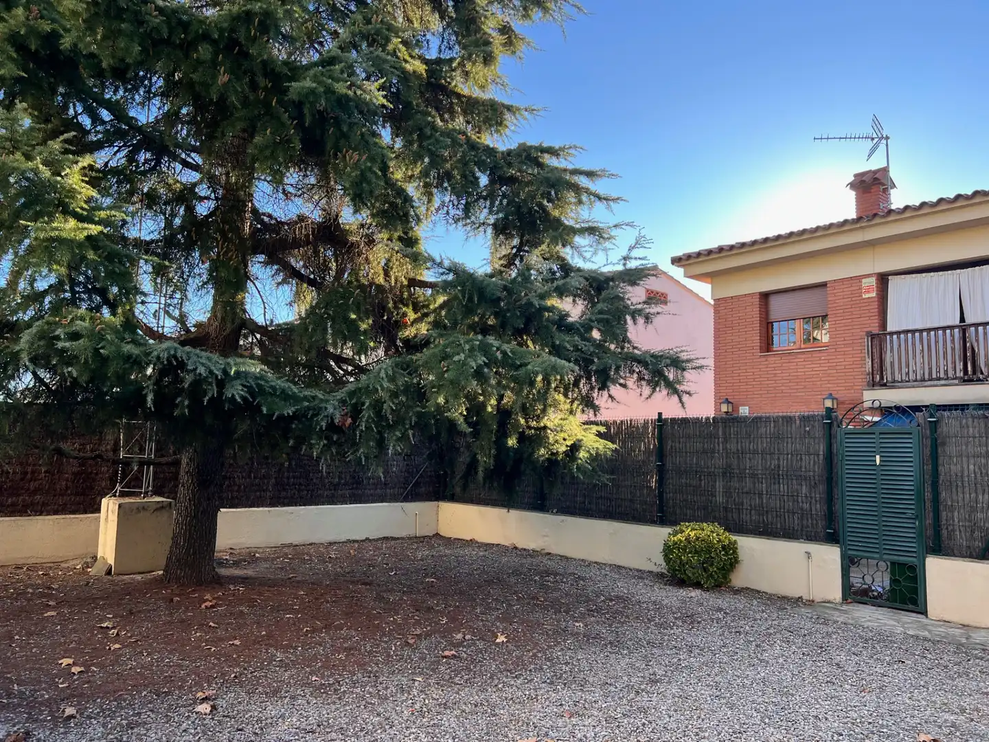Vista exterior de Casa adosada en venda en Vilassar de Dalt amb Calefacció, Jardí privat i Terrassa