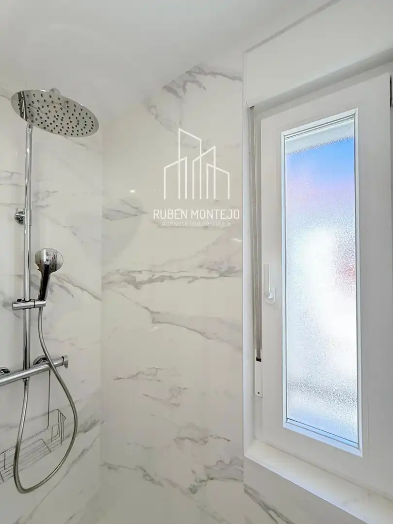 Bathroom of Flat for rent in Salamanca  with Heating, Storage room and Furnished