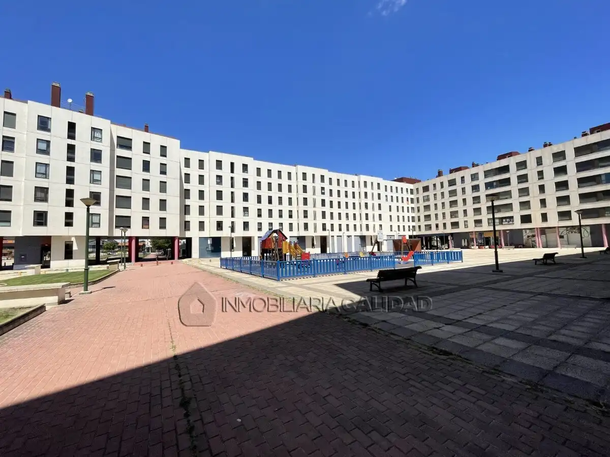 Vista exterior de Piso en venta en Burgos con Calefacción, Terraza y Trastero