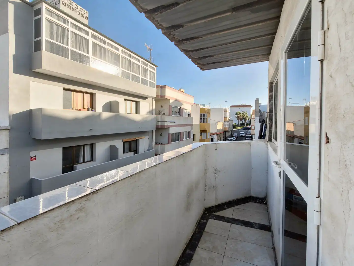 Vista exterior de Casa adosada en venda en Las Palmas de Gran Canaria amb Terrassa i Balcó