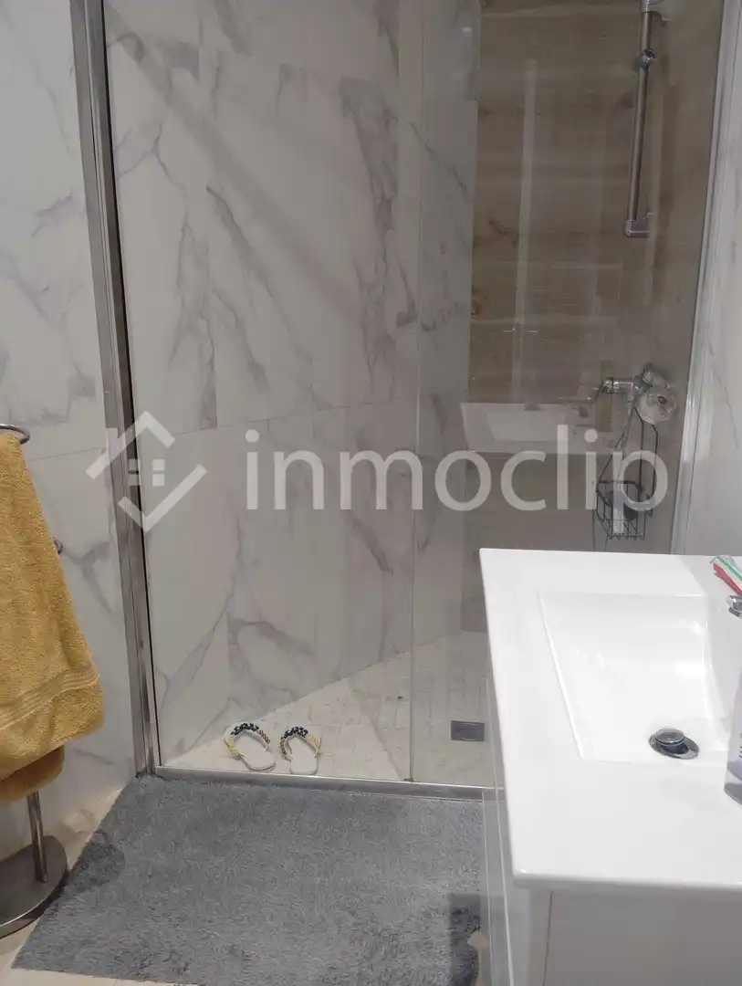 Bany de Apartament en venda en Salamanca amb Calefacció