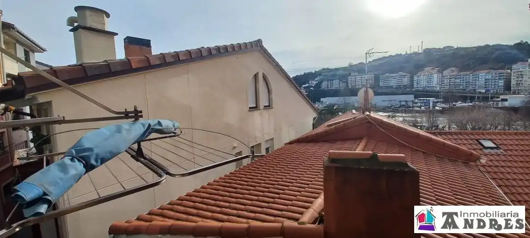 Vista exterior de Edificio en venta en Bermeo