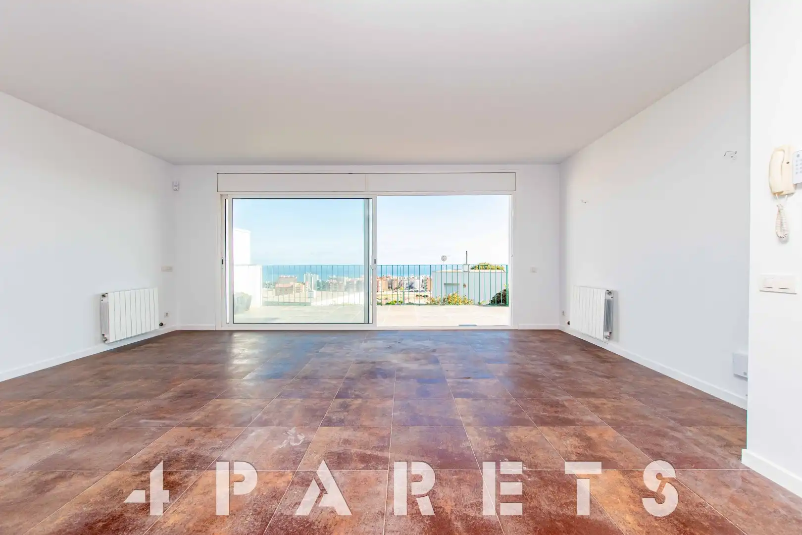 Wohnzimmer von Einfamilien-Reihenhaus zum Verkauf in Santa Susanna mit Heizung, Privatgarten und Terrasse