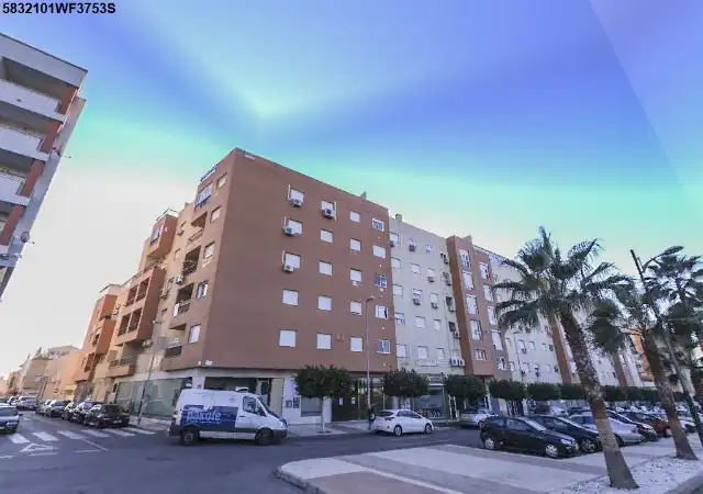 Vista exterior de Piso en venta en Roquetas de Mar