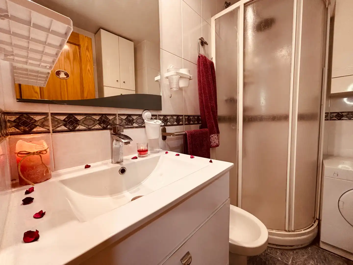 Bathroom of Flat for rent in Getafe  with Air Conditioner, Parquet flooring and Washing machine