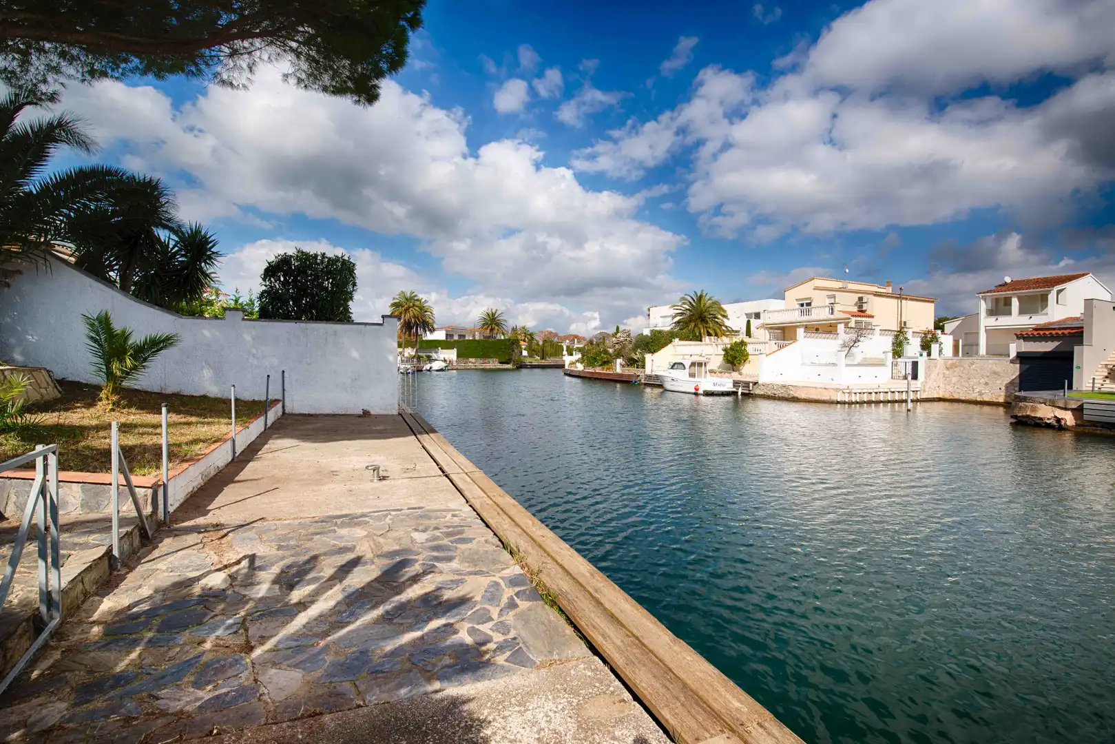 Exterior view of Houses for sale in Empuriabrava