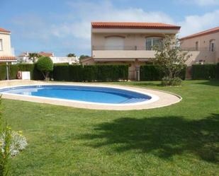 Piscina de Casa adosada en venda en Mont-roig del Camp amb Calefacció, Jardí privat i Terrassa