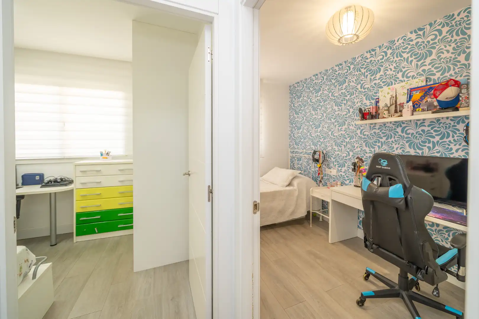 Schlafzimmer von Dachboden zum Verkauf in Calella mit Klimaanlage, Terrasse und Schwimmbad