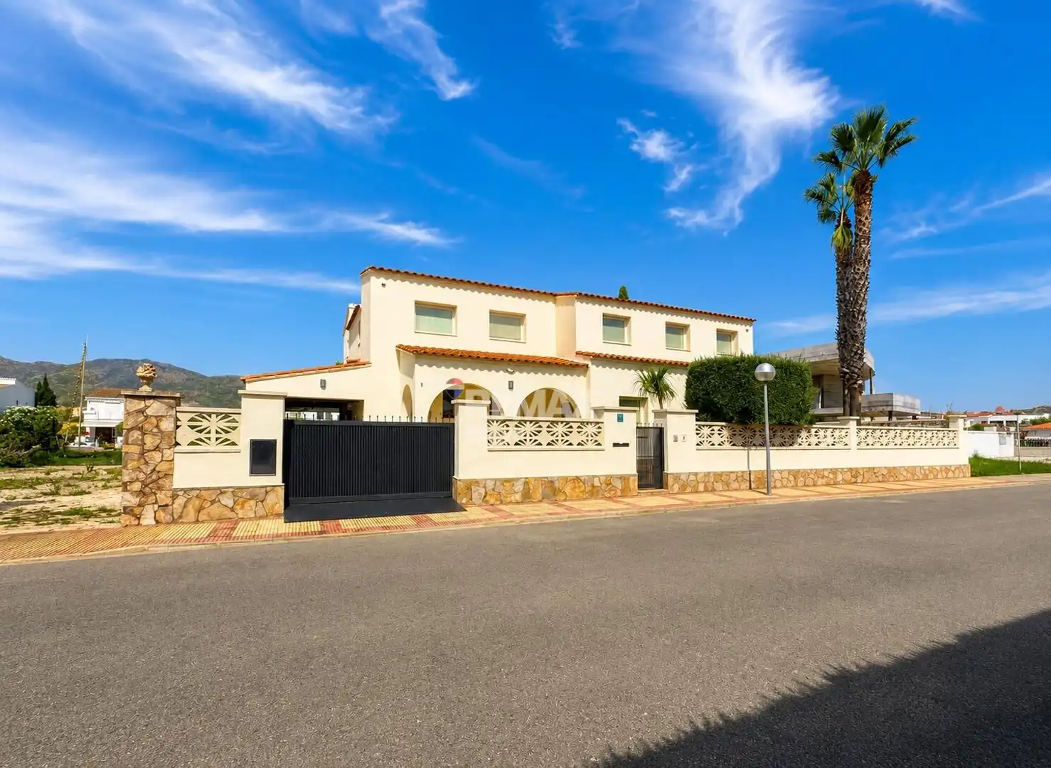 Vista exterior de Casa o xalet en venda en Roses amb Aire condicionat, Calefacció i Jardí privat