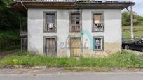 Vista exterior de Casa o xalet en venda en Lena amb Balcó