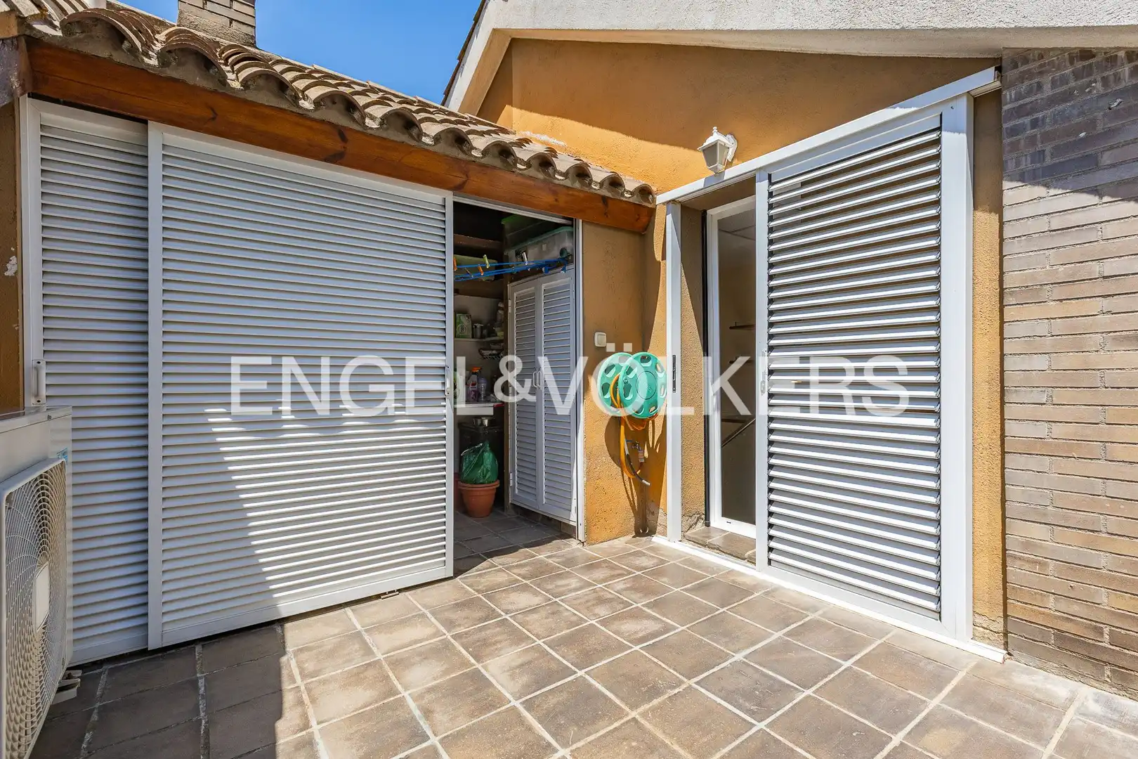 Terrassa de Casa o xalet en venda en Cerdanyola del Vallès amb Aire condicionat, Calefacció i Jardí privat