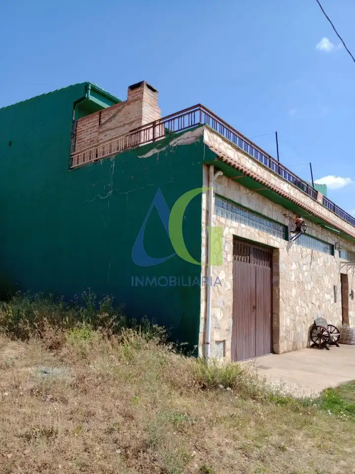Vista exterior de Casa o chalet en venta en Fresno de la Vega con Calefacción, Jardín privado y Terraza