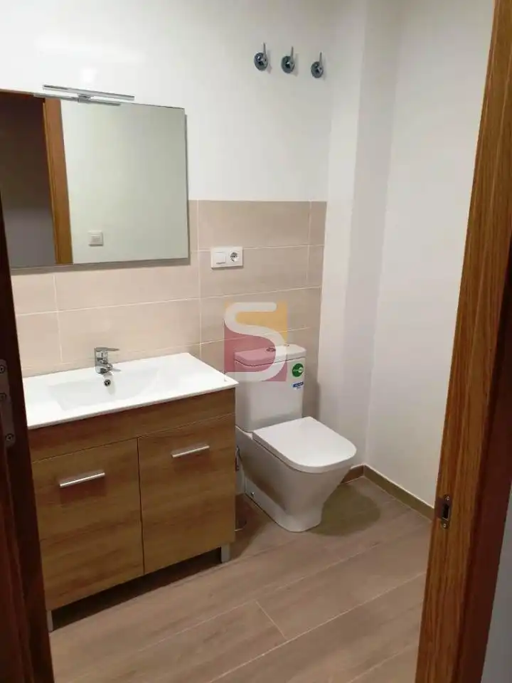 Baño de Piso de alquiler en San Cibrao das Viñas con Calefacción y Terraza