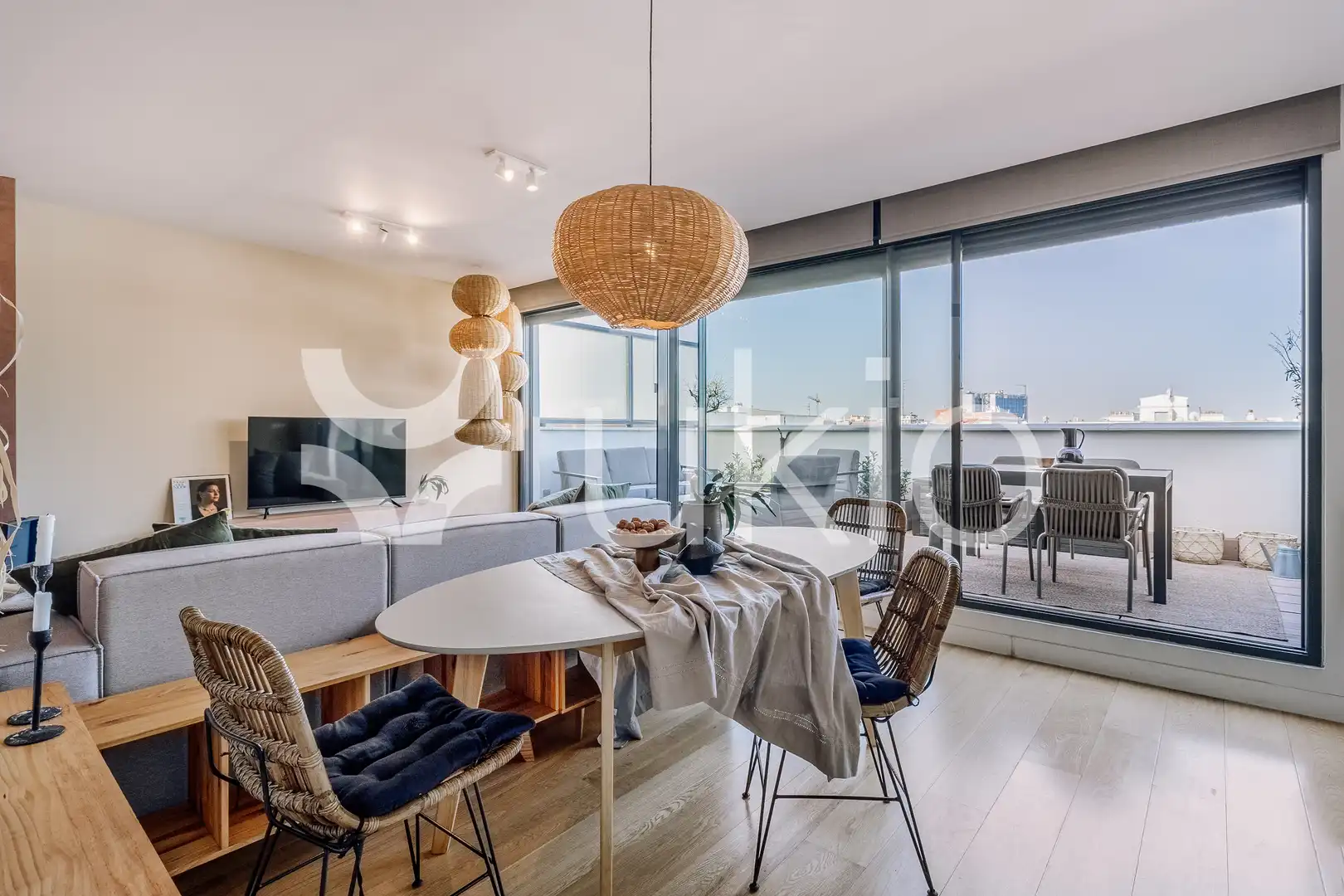 Living room of Flat for rent in Madrid  with Air Conditioner, Terrace and Furnished
