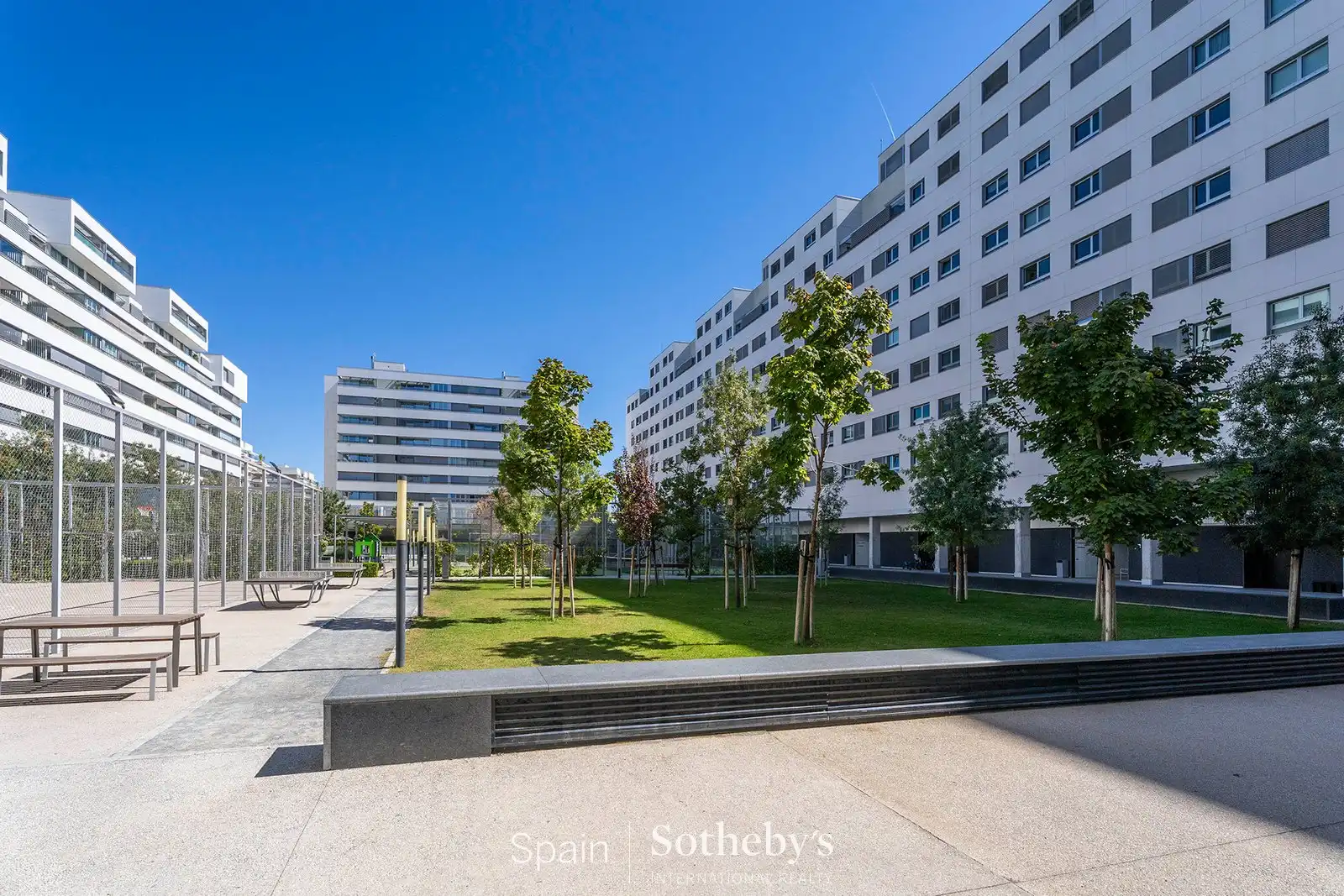 Vista exterior de Àtic en venda en Madrid amb Aire condicionat, Terrassa i Traster