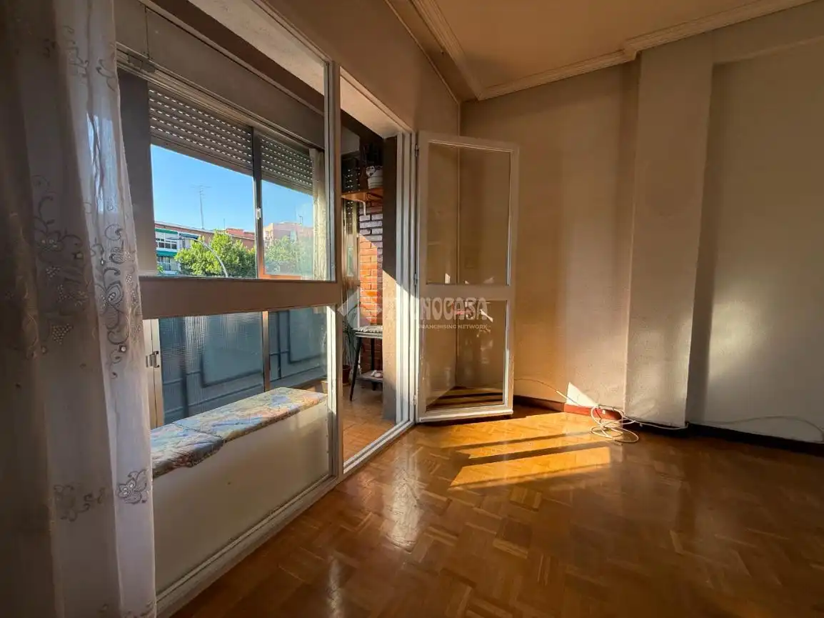 Habitación de Piso en venta en Madrid con Calefacción, Parquet y Terraza