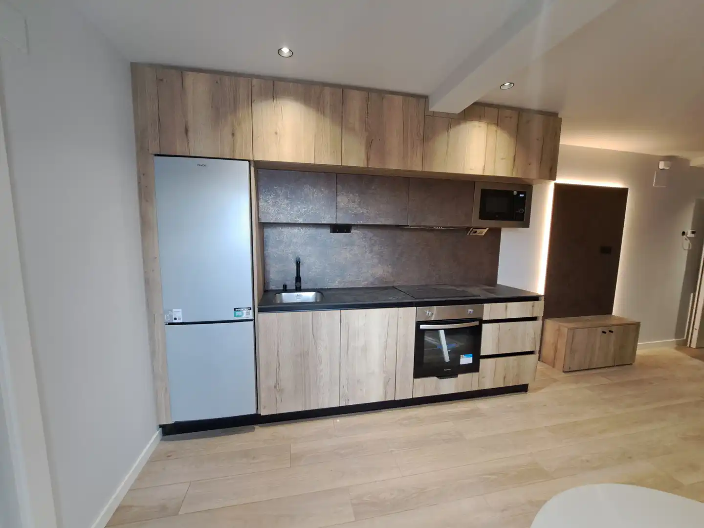 Cuina de Apartament de lloguer en León Capital  amb Parquet, Moblat i Forn