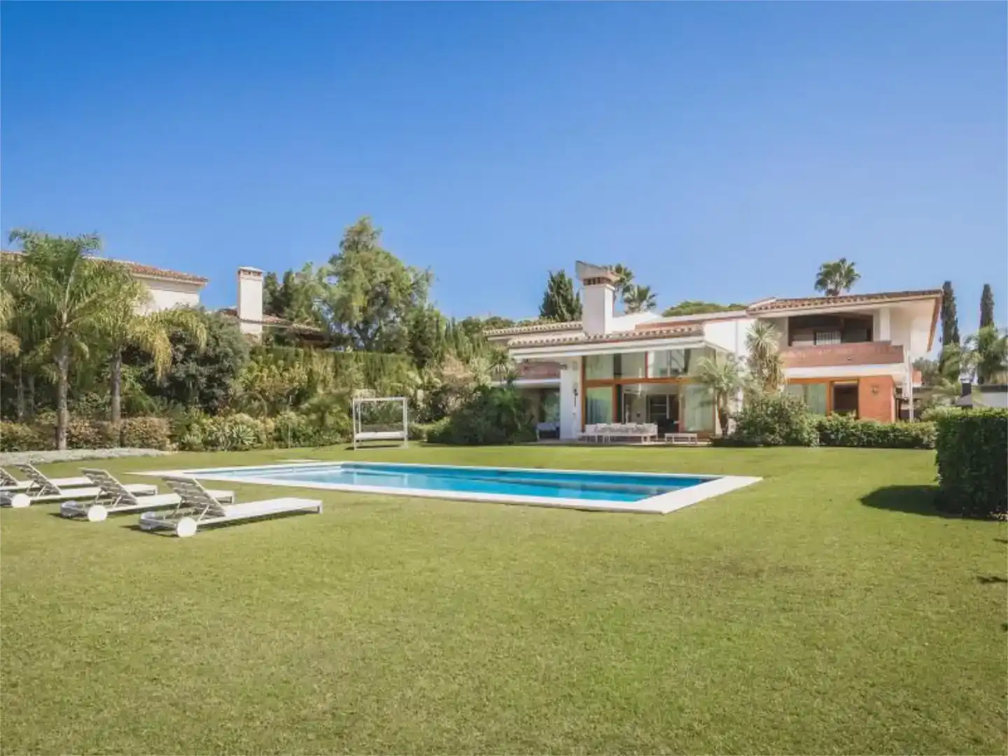 Jardí de Casa o xalet en venda en Marbella amb Aire condicionat, Piscina i Balcó