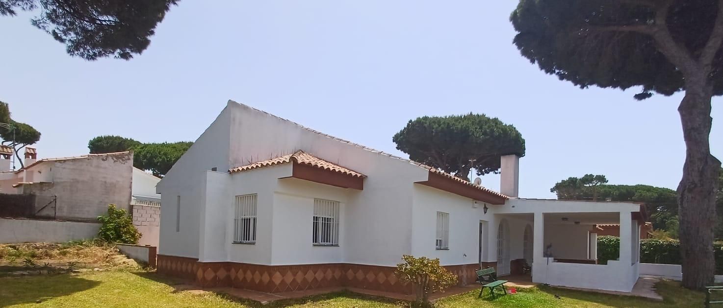 Exterior view of House or chalet for sale in Chiclana de la Frontera  with Air Conditioner, Private garden and Terrace