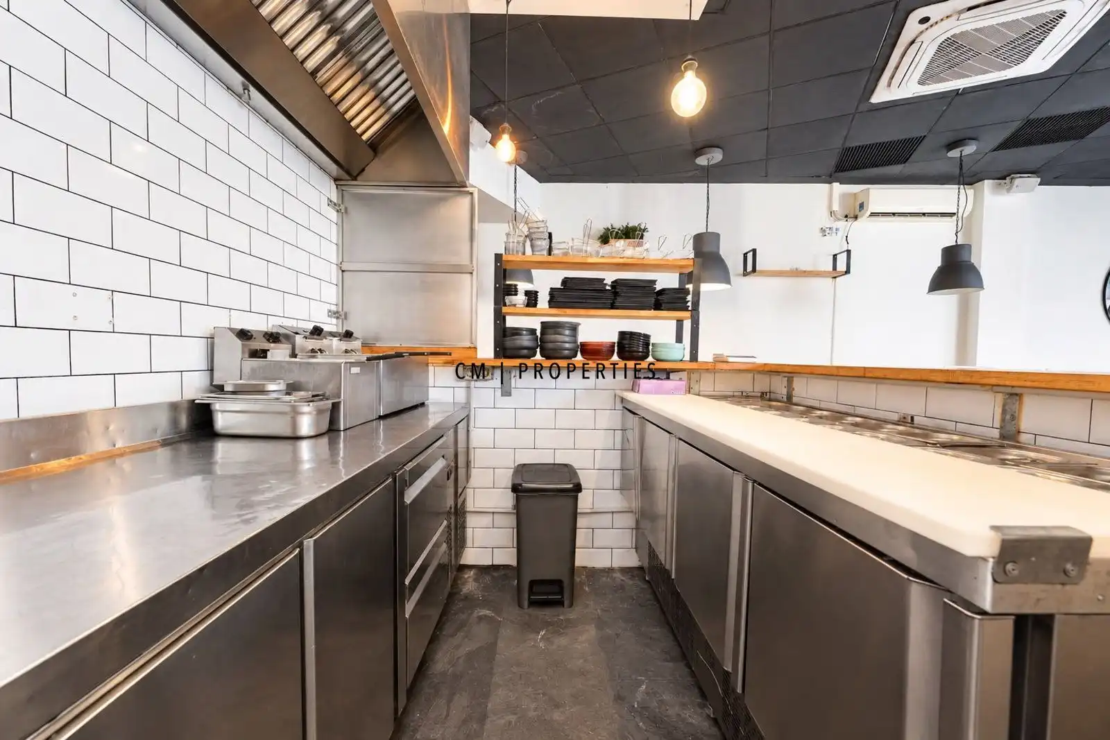 Kitchen of Commercial properties for rent in L'Eixample