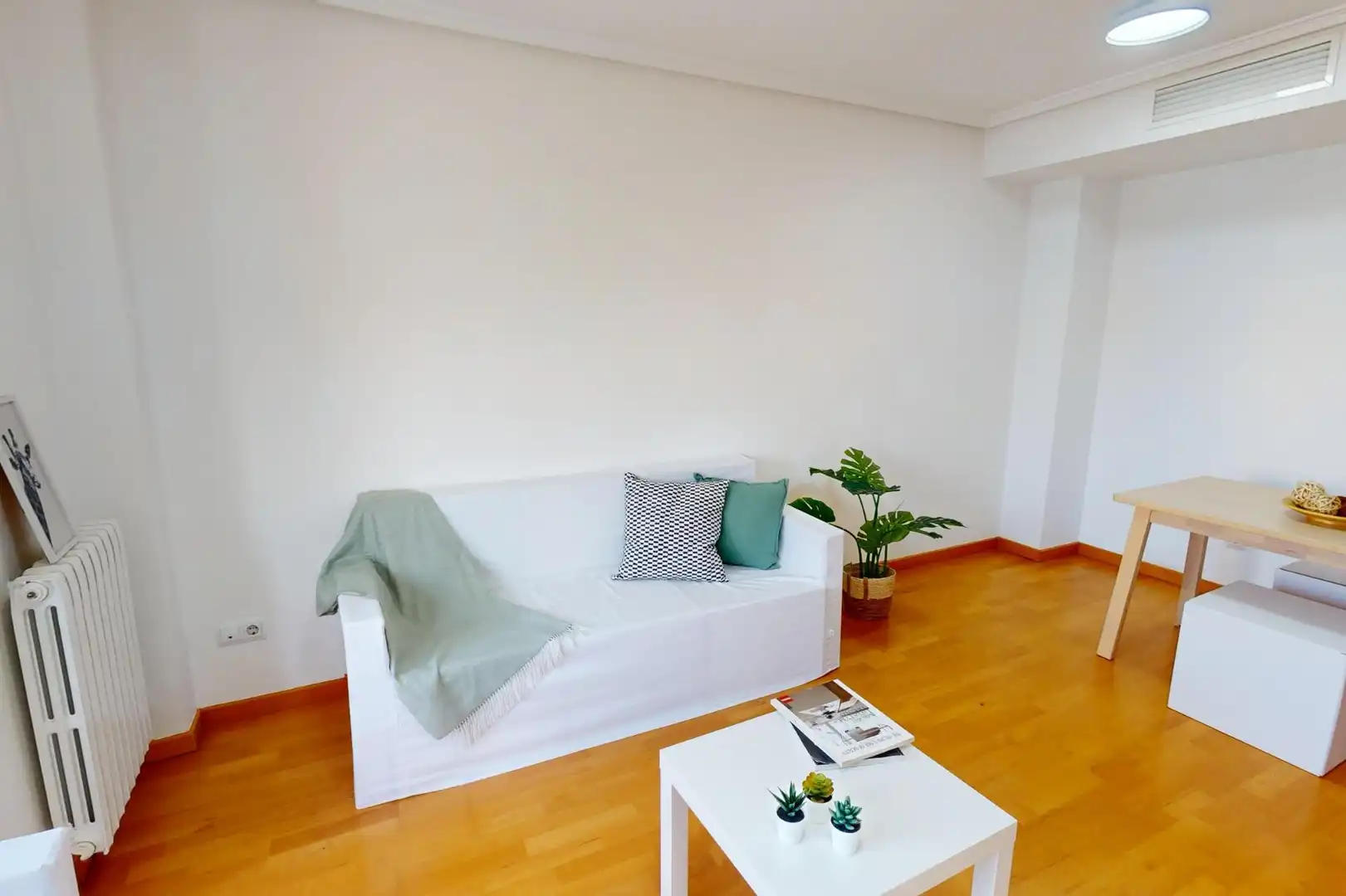 Sala d'estar de Pis en venda en Valencia amb Aire condicionat, Parquet i Piscina comunitària