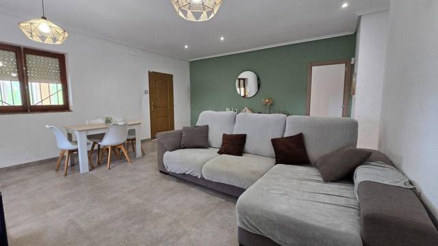 Casa-chalet en Venta en  saoni en Alzabares