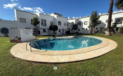 Swimming pool of Single-family semi-detached for sale in Estepona  with Air Conditioner, Terrace and Community pool