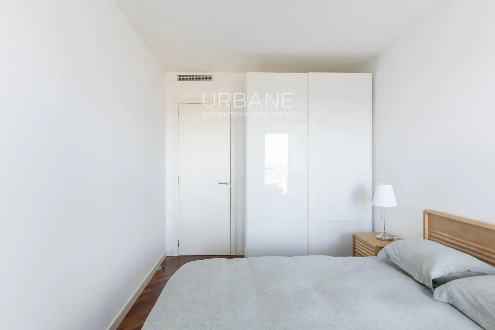 Habitación de Ático de alquiler en Barcelona con Aire acondicionado, Calefacción y Amueblado